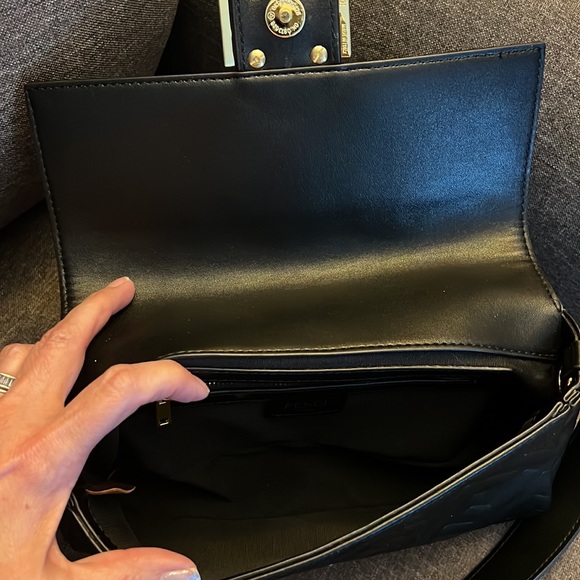 Fendi Baguette Logo Shoulderbag - Picture 12 of 16